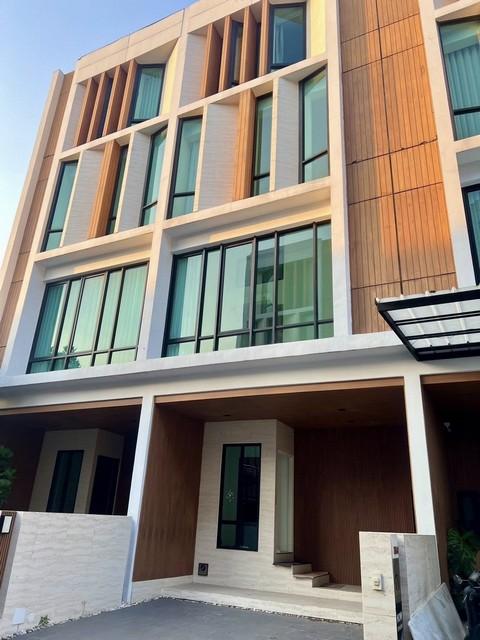 ขายโฮมออฟฟิศ 3.5 ชั้น 227 ตร.ม. ดิ ออเธอร์ รัชดา 32 เขตจตุจักร ( ไม่รับสัตว์เลี้ยง )