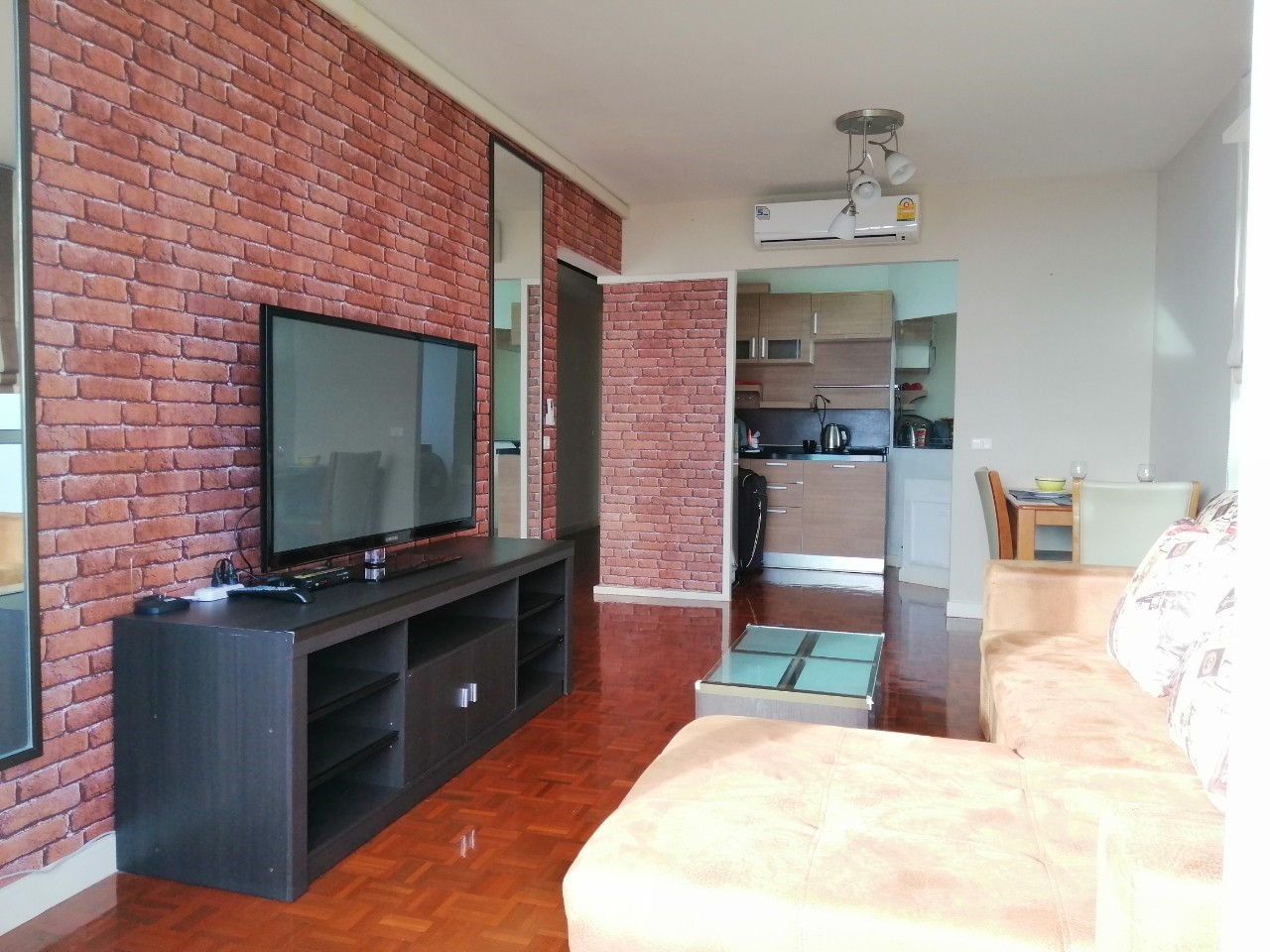 ให้เช่าด่วน ห้องชุด วิคตอเรีย เลควิว Victoria Lakeview 58SQUARE METER 2Bedroom 9500 -   ราคา - ดี