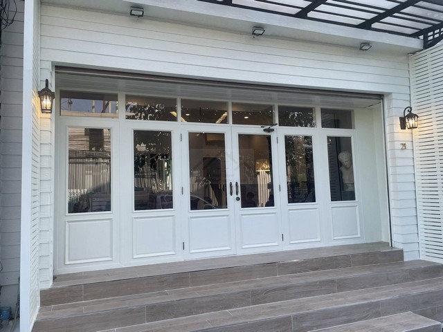 ให้เช่าโฮมออฟฟิศ 26 ตรว. 5 ห้องนอน ติดถนนซอยกรุงเทพกรีฑา 7 รอบข้างมีหมู่บ้านหลายโครงการ