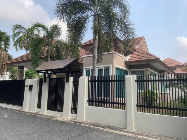 บ้านเดี่ยวให้เช่า  หมู่บ้านสิริศา 16 (ซอยสยาม) สโมสร คลับเฮ้าส์ มีสระว่ายน้ำ ฟิตเนส สวนสาธารณะ