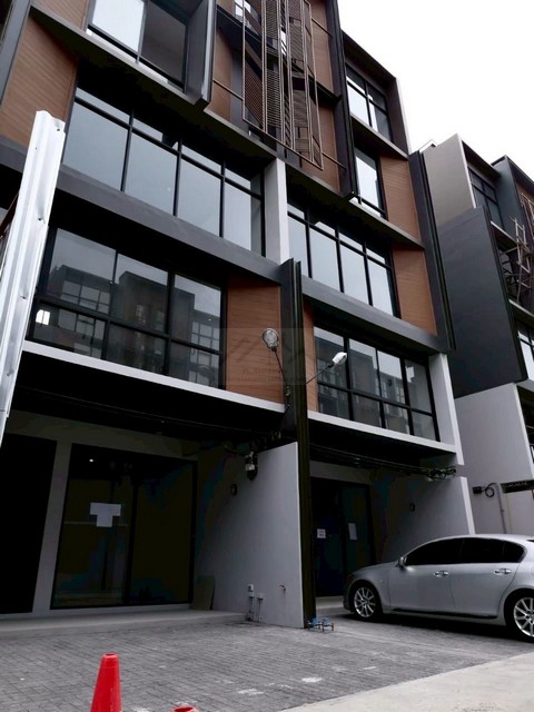 ให้เช่าโฮมออฟฟิศ 5 ชั้นสไตล์ Modern Luxury Loft 370 ตร.ม. The Pride สุขุมวิท 77 อ่อนนุช 30 ใกล้ซีคอนสแควร์