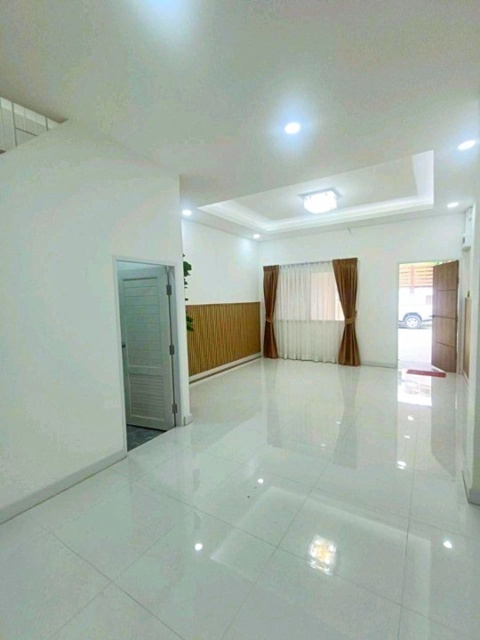 โรงเบียร์เยอรมันตะวันแดง รามอินทราCentral EastVille4.45กม 190ม.MRT วัชรพล ให้เช่าทาวเฮ้าส์ 2 ชั้น  รร.นานาชาติกีรพัฒน์ 600 ม. 2นอน