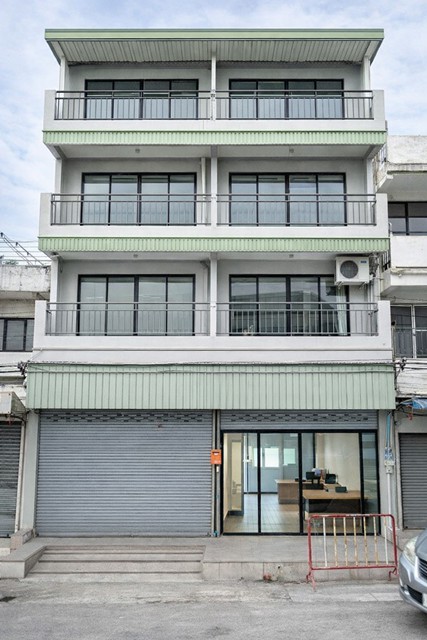 อาคารพาณิชย์ให้เช่า 4 ชั้น 32 ตร.ว. 400 ตร.ม. ซ.พหลโยธิน31-39 BTS เสนานิคม 650 ม. ม.เกษตร บางเขน 1.5 กม.