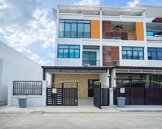 ใกล้เดอะมอลล์ บางแค 2.8 กม. 25 ตร.ว. 300 ตร.ม สาทร ตลาดกัลปพฤกษ์  ให้เช่าทาวน์โฮม 3 ชั้น 3 นอน 3 น้ำ