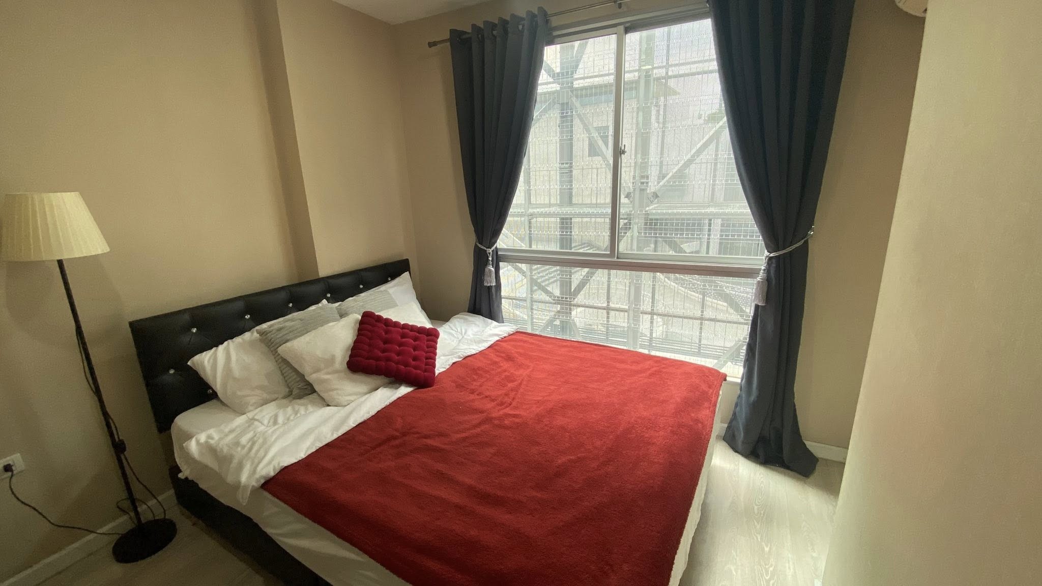 Metro Luxe Rama 4 Convenient Peaceful Private 5th Floor BTS Ekkamai