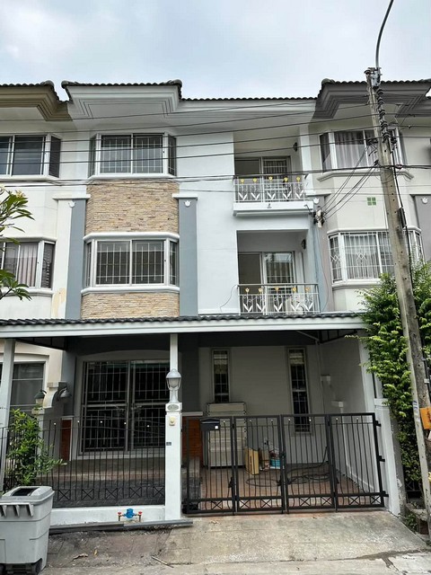 ให้เช่าทาวน์โฮม 3 ชั้น 4 ห้องนอน ศุภาลัย วิลล์ เอกมัย-รามอินทรา (ซอยนวลจันทร์ 64) ใกล้รถไฟฟ้าสถานีรามอินทรา-กม.6 และจุดขึ้นลงทางด่วน