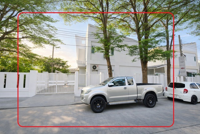 ใกล้สนามบินดอนเมือง 1.3 กม.  บ้าน 2 นอน 2น้ำ ดอนเมือง ใกล้ 7-11 ถนนเทิดราชัน 500ม. 30 ตร.ว. 152 ตร.ม.  แจ้งวัฒนะ ศรีสมาน