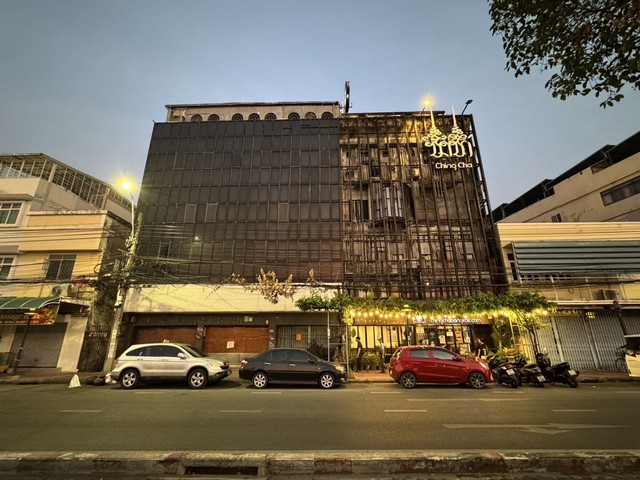 ขาย อาคารพาณิชย์ 5 ห้อง 4ชั้น ติดถนนหน้าลานคนเมืองเสาชิงช้า วัดสุทัศน์  เหมาะทำโรงแรม โฮสเทล ภัตตาคาร สำนักงาน