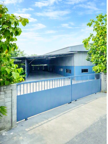 วัดป่ายุบบุญญาราม 900 ม  บ้านบึง Stand Alone โกดังให้เช่า 1800 ตร.ม.  2ไร่ หรือ 800ตร.ว.  PTT Station หนองไผ่แก้ว 2.7 กม.