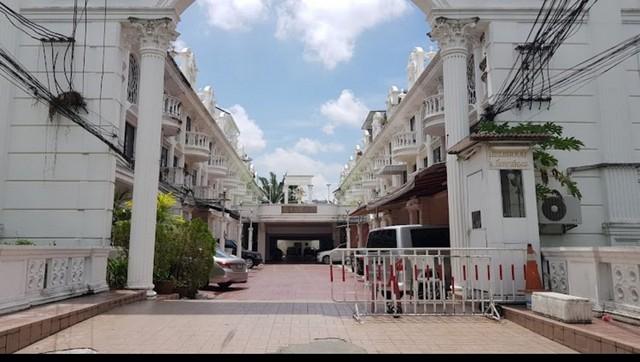 ให้เช่าทาวน์โฮม 4 ชั้น 250 ตรม. หมู่บ้าน ลีโอคลาสสิค เพลส Leo Classic Place ทองหล่อ 49 ใจกลางทองหล่อ เหมาะอยู่อาศัยและทำโฮมออฟฟิศ