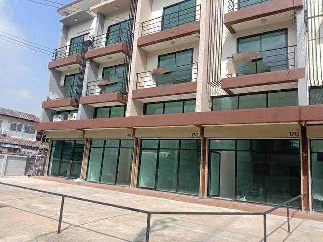 ให้เช่าทาวน์โฮม3.5ชั้นห้องมุม281ตร.ม.ย่านรามอินทราFashion Island เหมาะสำหรับออฟฟิศออนไลน์ไลฟ์ขายของใกล้MRTรามอินทรากม.9