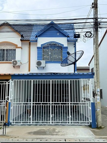 ให้เช่าทาวน์เฮ้าส์เมืองชลบุรี ติดทางหลัก บ้านสามารถเปิดร้านค้า /บริษัทได้ หมู่บ้านอโนมา เนื้อที่19 ตารางวา 2ห้องนอน 2ห้องน้ำ