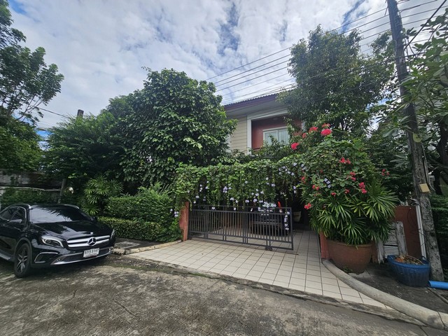 บ้านเดี่ยวหลังมุมตกแต่งสวยมาก สไตล์ คาเฟ่ คลาสสิกวินเทจ โครงการ : รสา พาร์คเลน วัชรพล