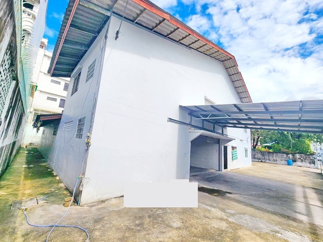 เดอะมอล์บางกะปิ โกดัง2ชั้น 5นอน  800ตร.ม.MRT บางกะปิ 2.2 กม. บนที่ดินครึ่งไร่ นวมินทร์ 22-28   MRTลาดพร้าว101 2.8 กม.