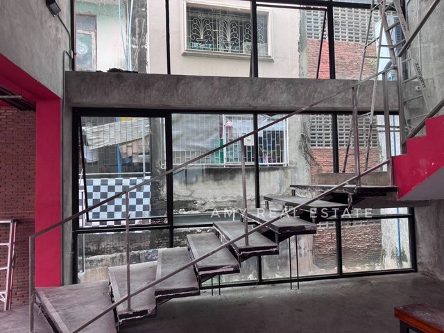 ให้เช่าอาคาร2.5ชั้น 900 ตร.ม. ย่านห้วยขวาง สุทธิสาร ดินแดง จอดรถ 30 คัน เหมาะทำสำนักงานออฟิศและกิจการอื่นๆ