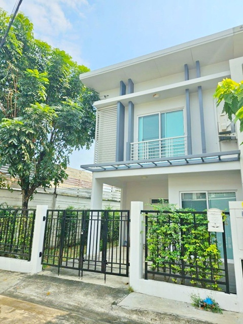 ตลาดพระราม 5 500 ม. วัดสิงห์ บนถนนนครอินทร์ ทาวน์โฮมให้เช่า 2 ชั้น 3 นอน 2 น้ำ ถนนนครอินทร์  25 ตร.วา. 200 ตร.ม หลังริม ราชพฤกษ์