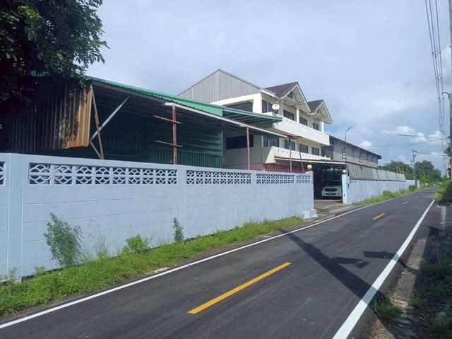 ขายโรงงานพร้อมเครื่องจักร และอาคารพาณิชย์ 3 ชั้น บนเนื้อที่ 2 ไร่ ย่านลำลูกกา คลอง 10 ขอ รง. ได้