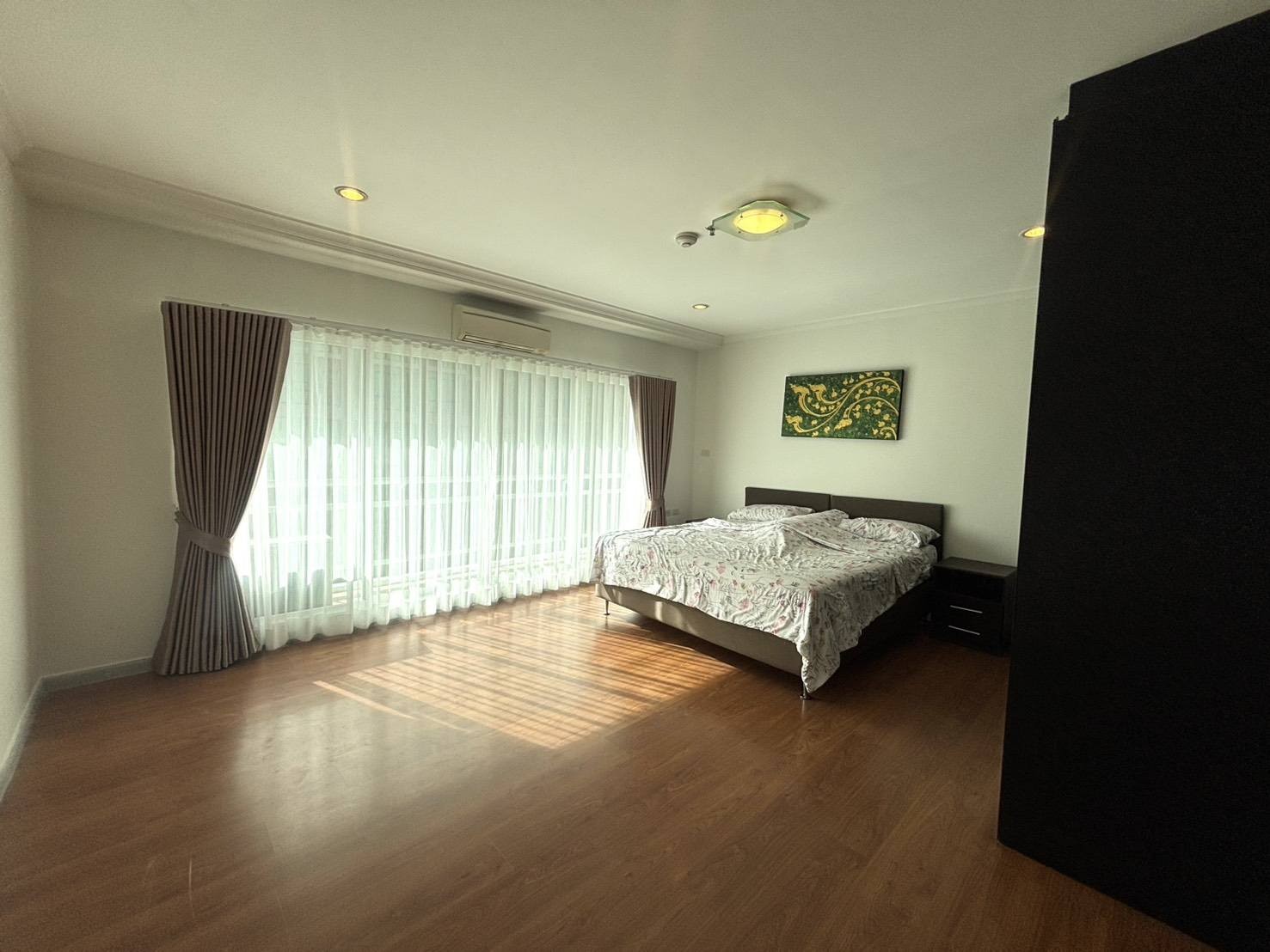 Grand Parkview Asoke Secure Spacious 10th Floor BTS Asoke