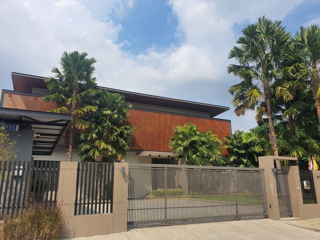 ขายบ้านเดี่ยว 2 ชั้น 300 ตร.ว. หมู่บ้านปัญญาอินทรา สไตล์ Modern Tropical บ้านหันทิศใต้ บรรยากาศร่มรื่น ปลอดโปร่ง