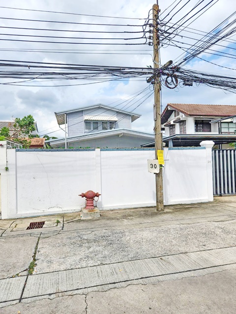 สะพาน99 450ม. บ้านเดี่ยว 2ชั้น 3-4นอน 60ตรว. 200ตรม. ซ.ประชาชื่น 2-8 มจพ. 4.5 กม.  MRTบางซ่อน 1.5 กม. บางซื่อ   2น้ำ   เกทเวย์ แอท บางซื่อ