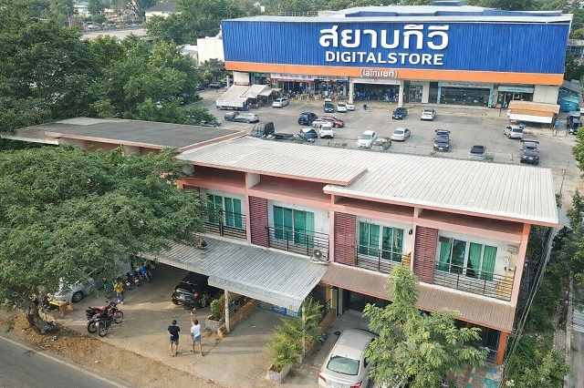 ดิจิตอลสโตร์(ลำพูน) 400ม.สยามทีวี เช่าอาคารพาณิชย์ 2 นอน 2 น้ำ อาคาร 2 ชั้น 2 คูหา ขนาด 30 ตร.ว. 240 ตร.ม. พร้อมเฟอร์ฯ ม.ลำพูน-ป่าซาง