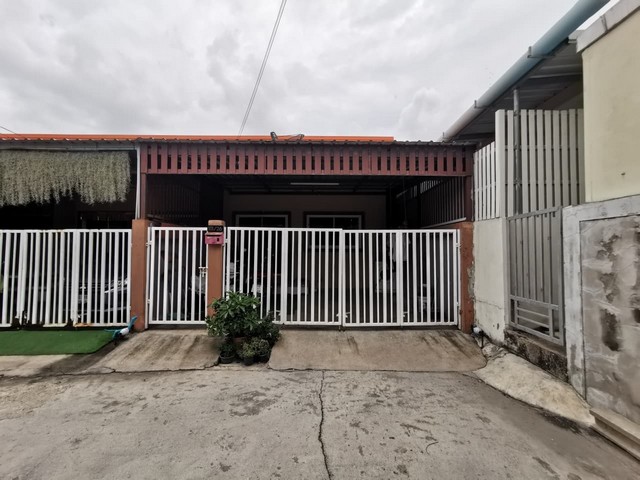 ขายทาวน์เฮ้าส์  ซอยบางวัว 8 ถนนจรัญยานนท์ 5 อำเภอบางปะกง ฉะเชิงเทรา