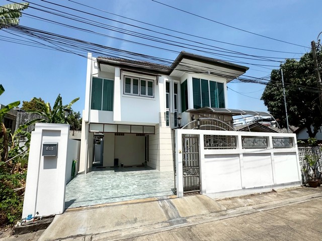 ขายบ้านเดี่ยว 2 ชั้น 54 ตรว. 4 ห้องนอน หมู่บ้านเคหะนคร 3 ซอยพัฒนาการ 50 ใกล้ทางด่วน ใกล้เอกมัยทองหล่อ