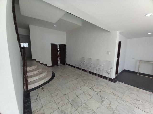 P1982 ให้เช่าทาวน์โฮม 4 ชั้น หมู่บ้าน ลีโอคลาสสิค เพลส Leo Classic Place ทองหล่อ 49 ทำเลดี ใจกลางทองหล่อ เหมาะสำหรับอยู่อาศัยและทำโฮมออฟฟิศ