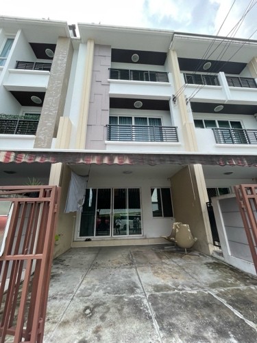 ให้เช่าทาวน์โฮม 3 ชั้น 3 ห้องนอน โครงการบ้านกลางเมือง ลาดพร้าว 71 นาคนิวาส 34 ใกล้ Central Eastville   รร.สตรีวิทยา 2