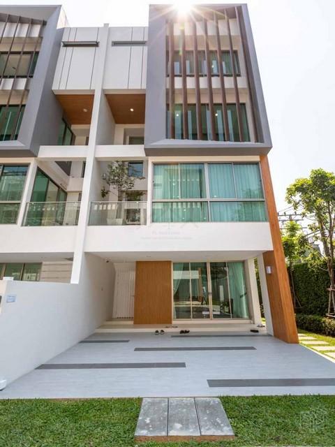 ขายโฮมออฟฟิศ 3.5 ชั้น 280 ตร.ม. ควอลิเทีย สุขุมวิท 62 สไตล์ Modern ใกล้ BTS บางจาก