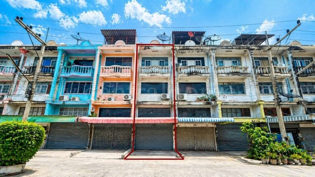 ขายด่วน อาคารพาณิชย์ 3 ชั้นครึ่ง เกษมสุวรรณ 5 ตรงข้ามวัดบางนมโค ราคาถูกมาก
