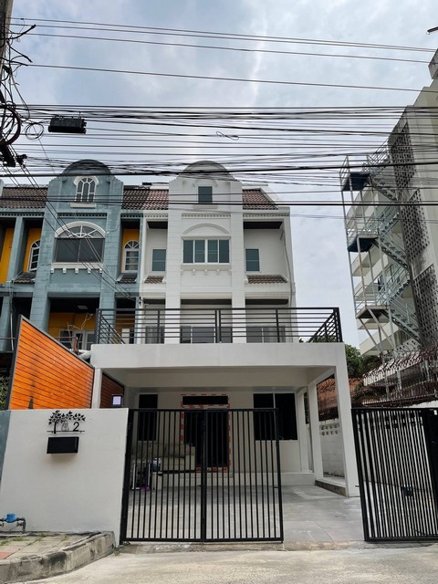 ให้เช่า Home Office 3 ชั้น 46 ตรว. 380 ตรม. ซอย ลาดพร้าว91 ใกล้รถไฟฟ้าสถานีมหาดไทย ใกล้ทางด่วน