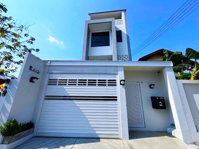 ให้เช่าบ้านเดี่ยว 3.5 ชั้น  402ตร.ม. 102ตร.วา.MRTโชคชัย4 400 ม.ลาดพร้าว 52-62รร.นานาชาติออร์บ 1.5 กม. พร้อมเฟอร์ฯ เครื่องใช้ไฟฟ้า  3-5นอน