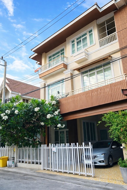 BTS ปุณณวิถี 1.9 กม.พร้อมเฟอร์ฯครบ บ้าน 3 ชั้น 5 นอน 5 น้ำ 350 ตร.ม.ทำเลสุขุมวิท 101 แยก - อ่อนนุช 44 1.7 กม.