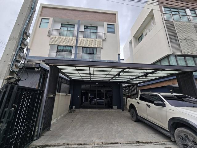 ให้เช่าโฮมออฟฟิศ 3.5 ชั้น 172 ตร.ม. โครงการ DISTRICT ดิสทริค เอกมัย-รามอินทรา