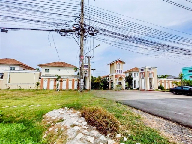 บ้านเดี่ยวสุดหรู 2 ชั้น  พัฒนาชนบท4 ARL ลาดกระบัง 2.3กม. จัดเต็มเฟอร์ฯ  52 ตร.วา. 210 ตร.ม. รร.สารสาสน์วิเทศ ร่มเกล้า 1.9 กม. 3 นอน 2 น้ำ