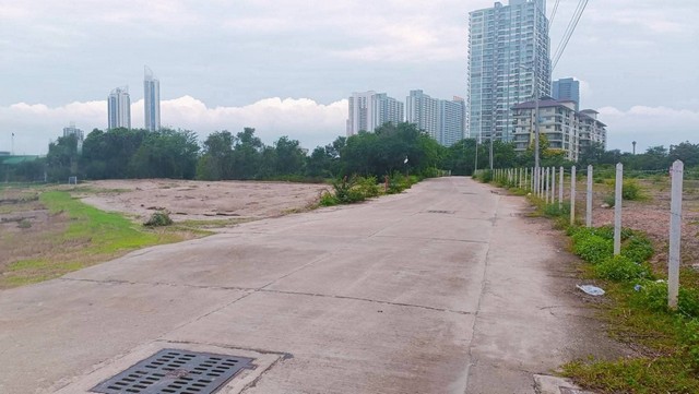 ตามหานักลงทุนที่ดินแปลงสวย นักลงทุนมองหาที่ดินพัทยา  ขอแนะนำที่ดินแปลงนี้เลย บนเนื้อที่ดิน  9-0-40  ไร่  ถนนสุขุมวิทพัทยา68