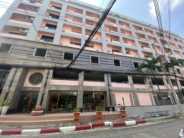 ขายอาคาร 9 ชั้นขนาดใหญ่ 7894 ตรม. แบ่งเป็นโรงแรมและอพาร์ตเมนต์ 84 ห้องพัก แอร์ทุกห้อง ลิฟท์ 2 ตัว ลาดพร้าว 140 ใกล้ MRT เดอะมอลล์บางกะปิ