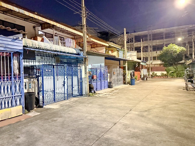 Makro กำนันแม้น24-32 ทาวน์เฮ้าส์ให้เช่า 2 ชั้น 2 ห้องนอน 2 ห้องน้ำ ใกล้ถนนกัลปพฤกษ์ Big C กัลปพฤกษ์ 2.4 กม. . 16 ตร.ว.  138 ตร.ม.