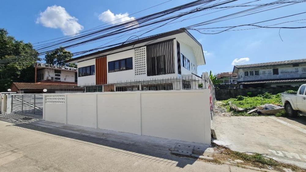 ให้เช่าบ้านเดี่ยว 2 ชั้น 92 ตร.ว. ย่านโชคชัย 4 ลาดพร้าว-วังหิน เสนานิคม ใกล้เลียบด่วน