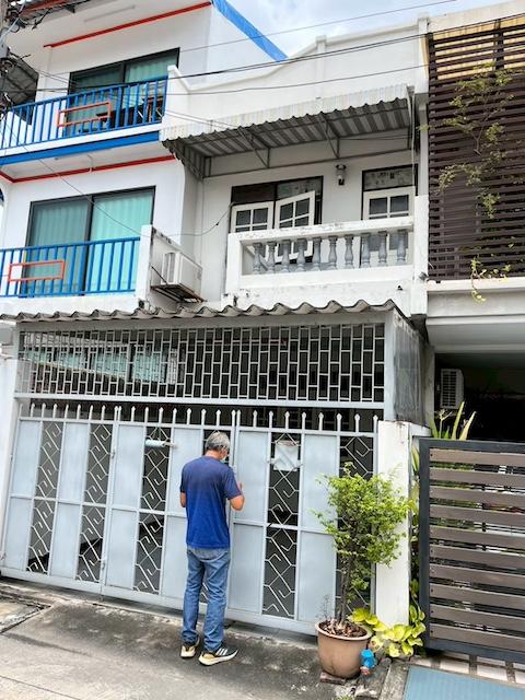 ขาย-ให้เช่าทาวน์เฮ้าส์2ชั้น18ตร.ว ย่านลาดพร้าวโชคชัย4ใกล้ตลาดโชคชัย4MRTโชคชัย4