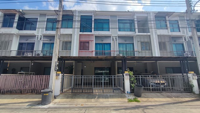 townhome เดอะเมโทร พัฒนาการ ศรีนครินทร์ ไม่ไกลจาก พัฒนาการ 3600000 บาท. 3 ห้องนอน 3 Bathroom ขนาดเท่ากับ 19 ตารางวา 0 ngan 0 Rai ทำเลดีราคาเด่น