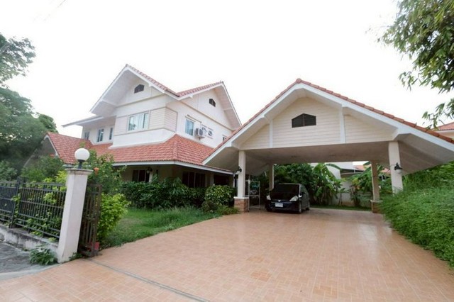 บ้านเดี่ยว 2 ชั้น หลังใหญ่ พื้นที่กว้างขวาง บรรยากาศเงียบสงบ สารภี