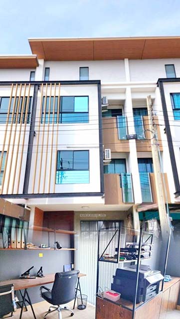 ถูกที่สุดในบางนา MEGAบางนา SUMMIT Windmill Golf ARL สุวรรณภูมิ 2.1 กม. ให้เช่าโฮมออฟฟิศ 3 ชั้น 265 ตร.ม. 22 ตร.วา. 3นอน 3 น้ำ