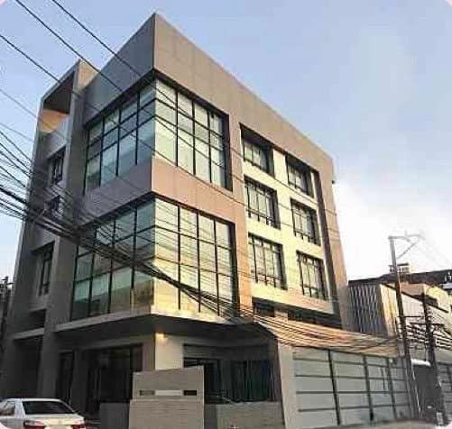ขายอาคารสำนักงาน 4.5 ชั้น 907 ตรม. พร้อมโกดัง 2 ชั้น รามคำแหงซอย 4 แบ่งห้องทำงานเป็นสัดส่วนพร้อมใช้งาน ใกล้ทางด่วน Airport Link