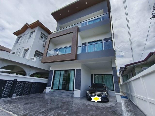 ให้เช่าบ้านเดี่ยว3ชั้นย่านเอกมัยซอยสุขุมวิท65พร้อมเฟอร์ครื่องใช้ไฟฟ้าใกล้BTSเอกมัย