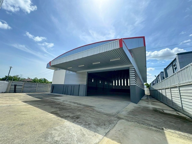 ให้เช่าโกดัง เลียบคลองประปา  MRT แจ้งวัฒนะปากเกร็ด 28 4.5 กม.รังสิต 3.9 กม.  1205 ตร.ม. 305ตร.วา. ม.รร.พระหฤทัยนนทบุรี 1.4กม.