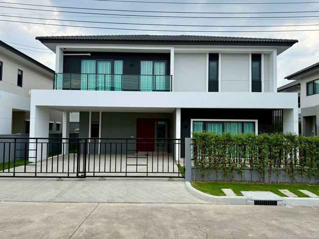 ให้เช่า บ้านเดี่ยว Centro วิภาวดี ขนาด 274 ตร.ม. 4 ห้องนอน 5 ห้องน้ำ ใกล้สนามบินดอนเมือง ใกล้ Clubhouse 99000/เดือน