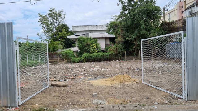 ขายที่ดินเปล่า ถมแล้ว ที่สวยมาก เนื้อที่ 144 ตารางวา ทองหลาง กรุงเทพมหานคร