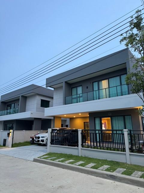 HR 9737 ให้เช่า ขายบ้านเดี่ยว 2 ชั้น 209 ตรม. เซนโทร บางนา Centro Bangna ทิศเหนือ ใกล้เมกะบางนา